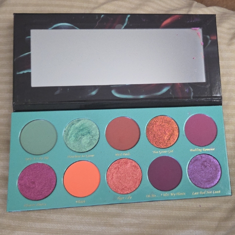 Klarity Kosmetics Lily Palette